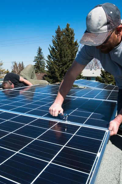 Zonnepanelen installatie Elektrotechniek FB